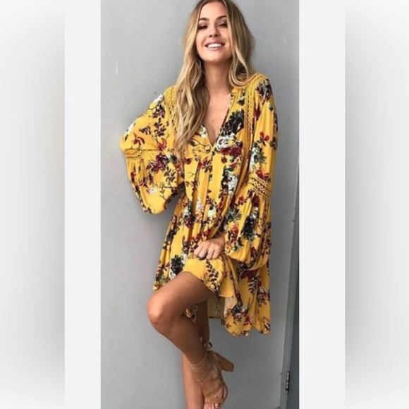 🌻SOLD🌻Brand New Saffron Floral Flutter Tunic Size Large - Picture 7 of 7